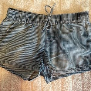 Cute, lightweight arizona jean shorts, size 13 women